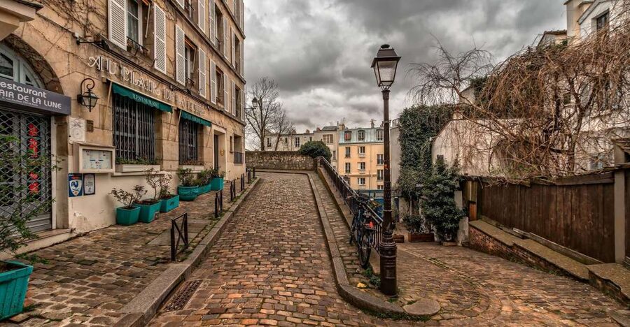 Montmartre Walking Tour in English - Pace, group feel, and how to get the most from 150 minutes