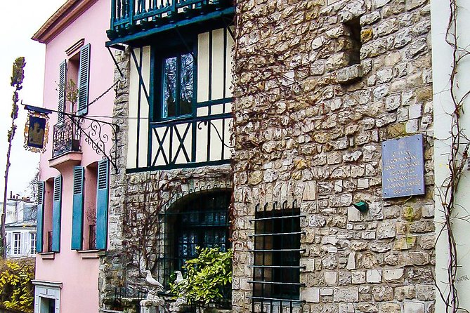 Montmartre Walking Tour with a Private Local Guide - Why Montmartre works best on foot with a private guide