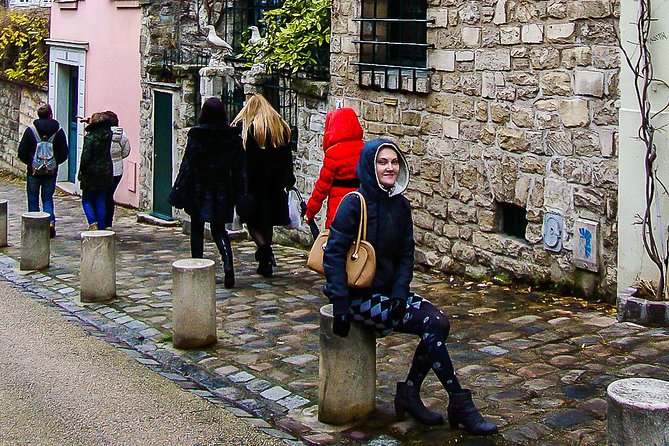 Montmartre Walking Tour with a Private Local Guide - Stop 1: Montmartre orientation and bohemian backstory before the big sights