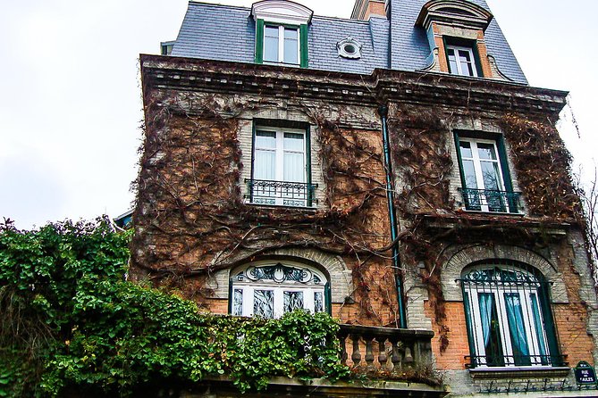 Montmartre Walking Tour with a Private Local Guide - Sacré-Cœur: the white basilica, mosaics, stained glass, and dome views