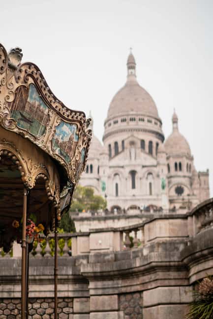Montmatre Walking Tour: the essential highlights+ - Sacré-Cœur Basilica: a spiritual reset before the street theatre