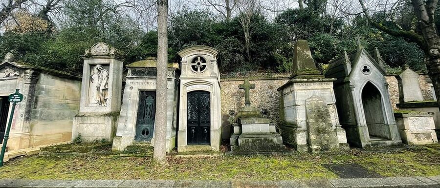 Mysteries of Père Lachaise - Abelard and Héloïse: the lovers reunited in stone