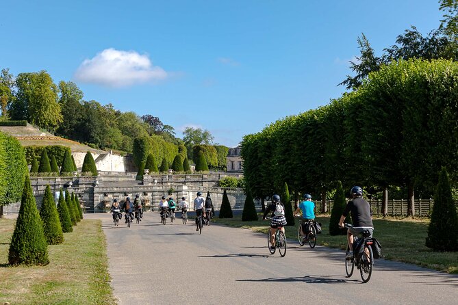Nature electric bike ride from Paris to Versailles - Stop 1: Parc de L’Île Saint-Germain and La Seine Musicale