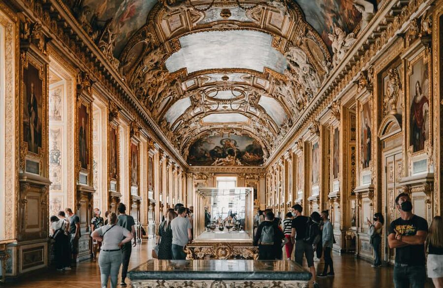 Night at the Louvre Museum: 6-people Max Guided Exploration - What your guide brings: humor, clear English, and stories that stick