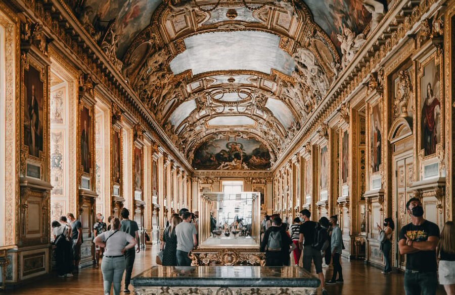 Night at the Louvre Museum: 6-people Max Guided Exploration - Who should book this Louvre night tour