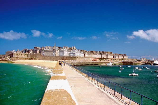 Normandy D-Day Landing Beaches with Private Guide From Paris - Private guide experience: the difference between facts and a story