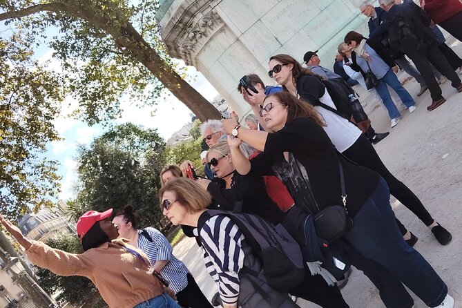 Notre Dame Access: Explore Inside with a licensed Guide. - What a licensed English guide adds to Notre-Dame