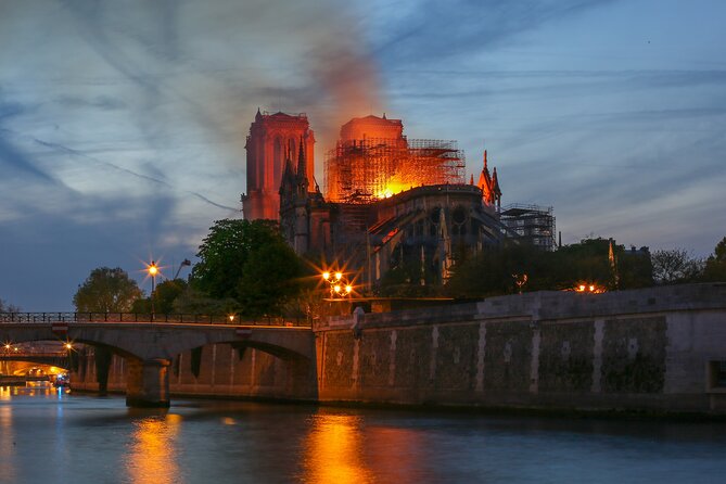 Notre Dame Cathedral: Exterior Guided Tour & Unscheduled Access - A 1-hour Notre-Dame plan: exterior guide plus free entry