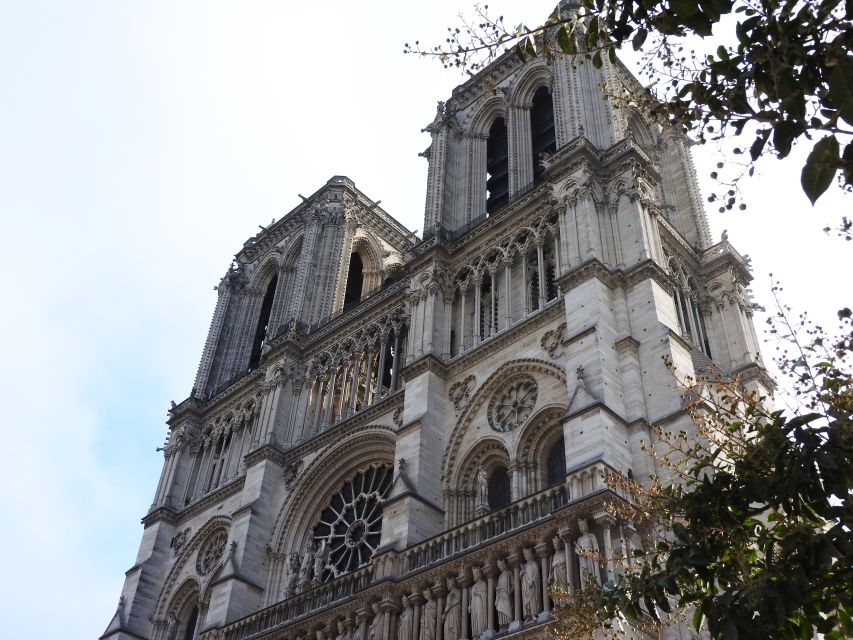 Notre Dame cathedral exterior tour & entrance with host - Stained Glass, Arches, and Chapels: How to Look Once You Know Why