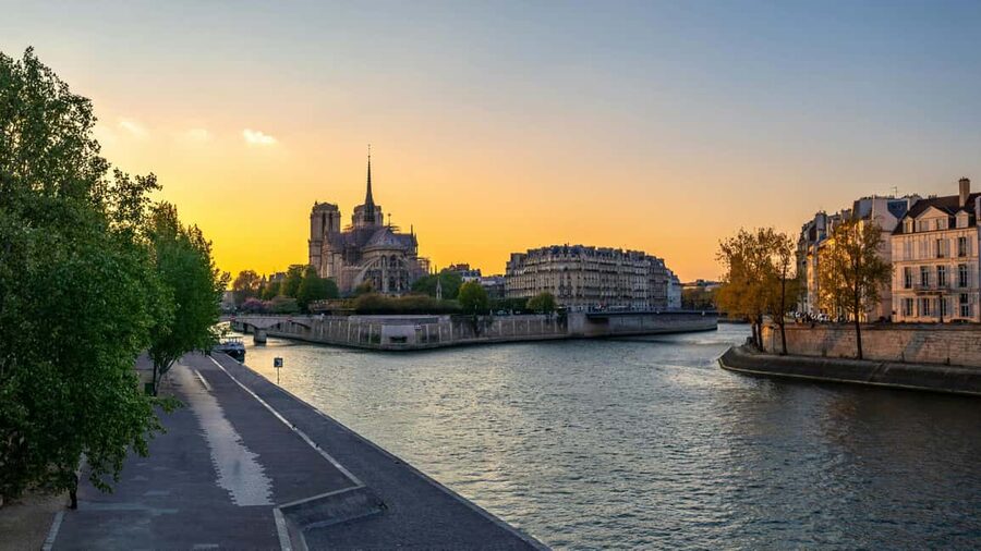 Notre-Dame Cathedral: Interior Guided Tour - Notre-Dame is different now: the restored interior experience