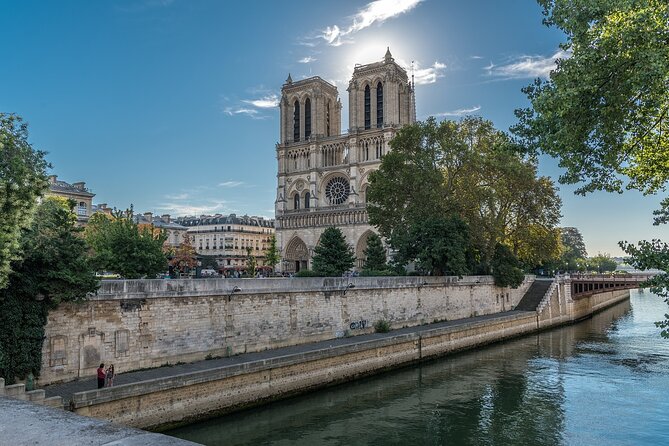 Notre Dame de Paris Interior Guided Tour - Meeting at Préfecture de Police: Start on Time, Stay Loose