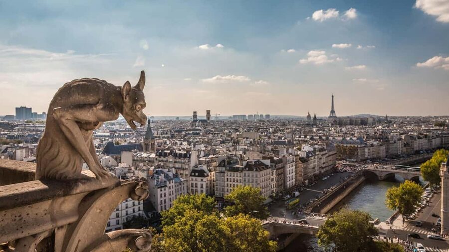 Notre Dame de Paris: Private Guided Tour - First Stop: Meeting Point and How to Avoid a Stumble