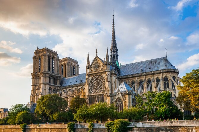 Notre Dame de Paris: Semi Private or Private Guided Tour Guide - A fast, private orientation at Notre-Dame de Paris
