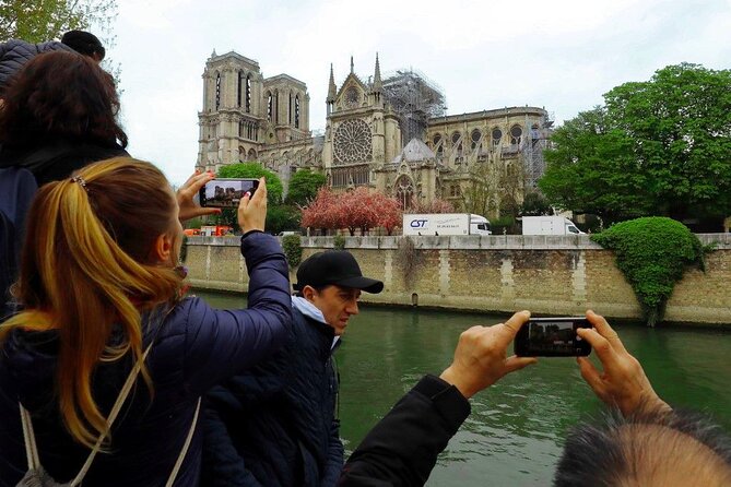 Notre Dame Exterior Professional Guided Tour - Victor Hugo and Sacred Relics: The Stories That Give It Meaning
