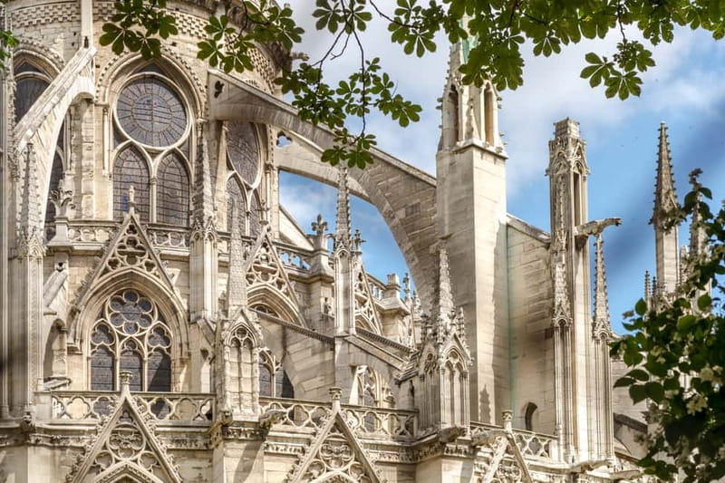 Notre Dame Guided Tour with Access to the Cathedral - Walking Île de la Cité First, Then Seeing Notre-Dame Up Close