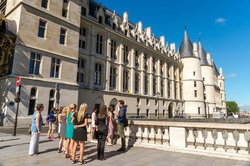 Notre Dame Guided Tour with Access to the Cathedral - Île de la Cité History on Foot: How the Guide Keeps It Moving