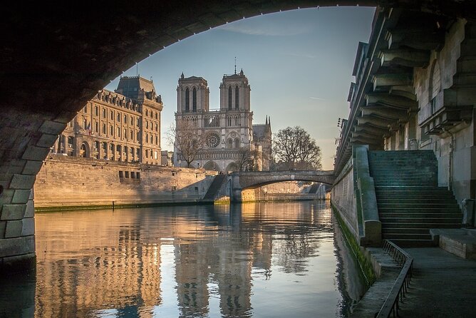 Notre Dame Guided Tour with Scheduled Group Access Option - Guides, group size, and why personalities matter
