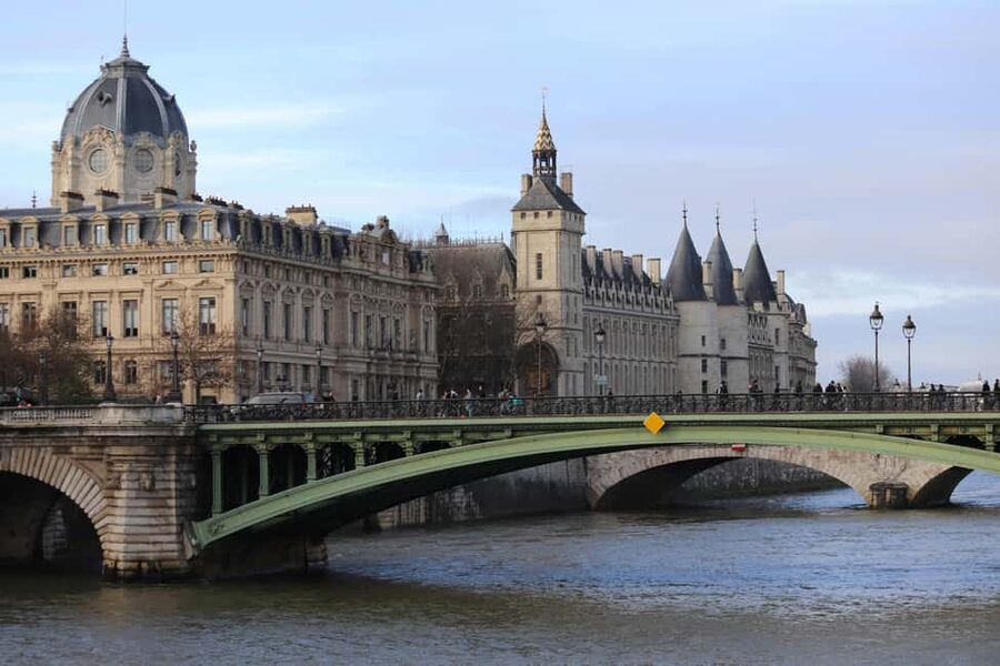 Notre-Dame Interior guided - Small group + English guide: what that changes for your experience