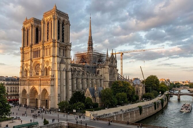 Notre-Dame Interior or Exterior Tour with Scheduled Group Access - Dress Code and Worship Rules: Plan for a Church, Not a Show