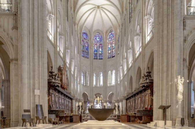 Notre Dame Introduction Tour with Access - Free Cathedral Entry Plus Guide Support