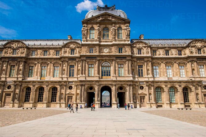 Notre Dame Outdoor and City Center of Paris with Local Guide - Île de la Cité stroll: cobblestones, squares, and instant context