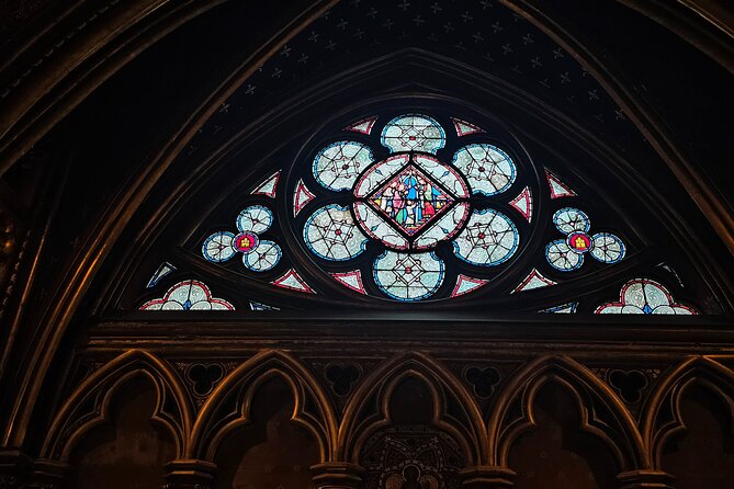 Notre Dame Paris Outdoor Tour with Crypt Entry - Shakespeare and Company: A 10-Minute Reset Without the Detour