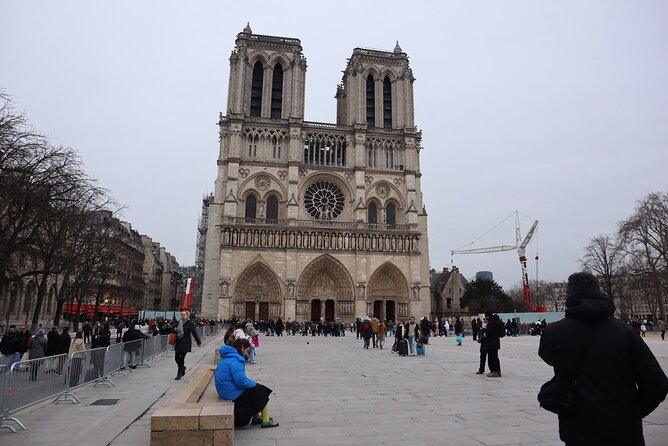 Notre Dame, Sainte-Chapelle & Conciergerie Outdoor Walking Tour - Bouquinistes on the Seine: the UNESCO bookstalls break you’ll actually enjoy