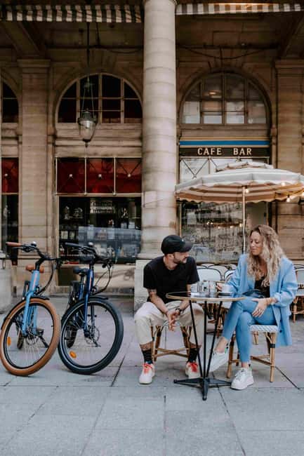 Onebike: Electric Bike Rental in the in the heart the Paris - Accessories that make the difference: helmets, baskets, phone holders, child seats