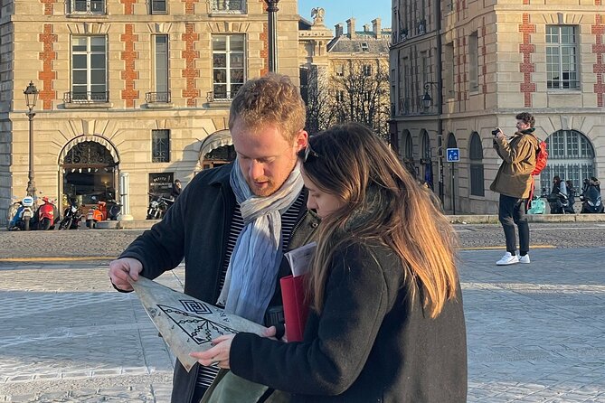 Outdoor Escape Game in Paris : The Stone of Nicolas Flamel - Île de la Cité street clues: turning landmarks into puzzle pieces