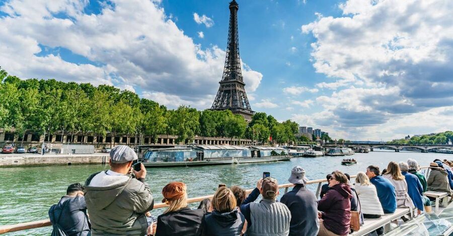 Paris: 1-Hour Seine Cruise departing from the Eiffel Tower - Price and Value: Why This $20-Per-Person Cruise Often Makes Sense