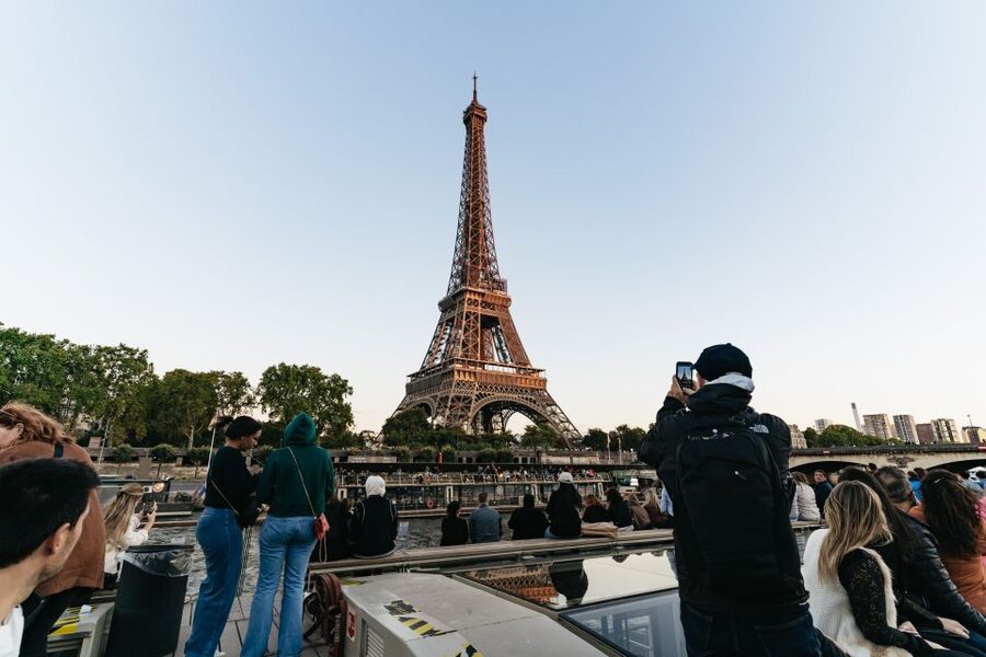 Paris: 1-Hour Sightseeing Cruise and 3-Course Bistro Dinner - The two ways to do it: dinner-first vs cruise-first