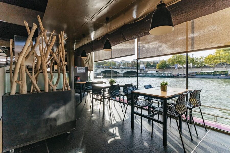 Paris: 1-Hour Sightseeing Cruise and 3-Course Bistro Dinner - Bistro Parisien dinner: 3 courses, one included drink, and real choices