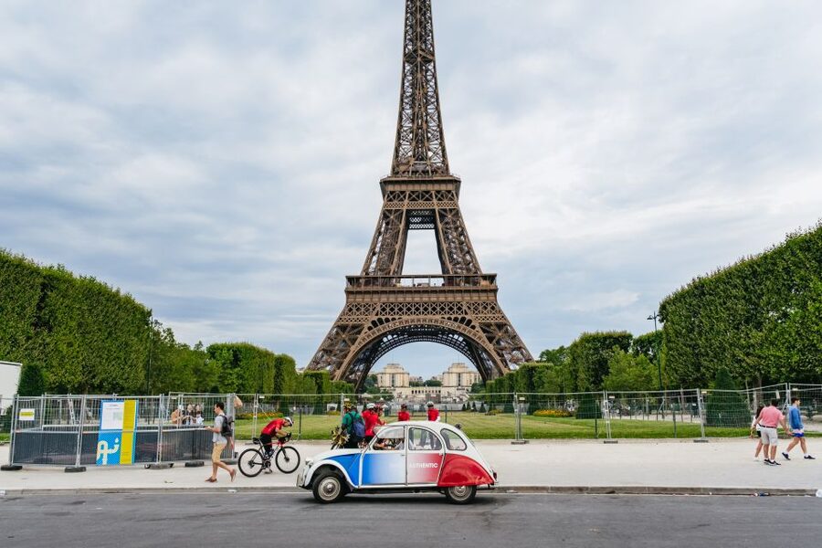 Paris: 1-Hour Vintage Citroen 2CV Tour - The route you’ll likely drive: Champs-Élysées to the Seine