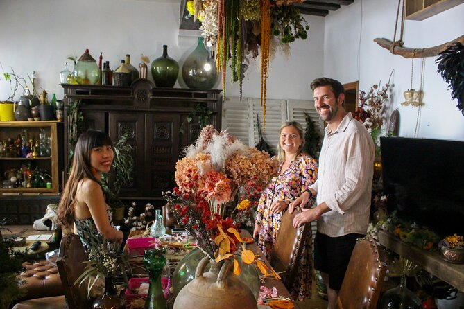 Paris 1e: Drinking Candles Workshop - Kim’s teaching style makes it feel calm and practical