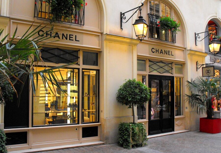 Paris 1h30-Hour Perfume Walking Tour - Starting at Café Marly: simple logistics that keep the walk smooth