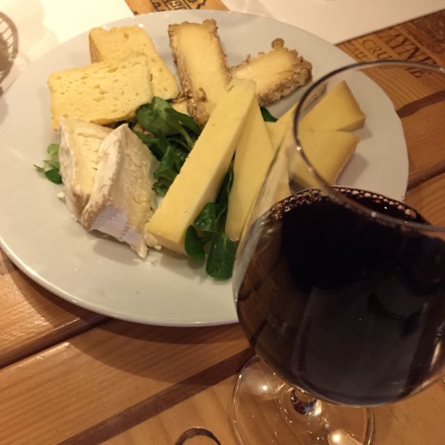 Paris: 2.5–Hour Montmartre Wine and Bistro Tour - Key Points You’ll Care About