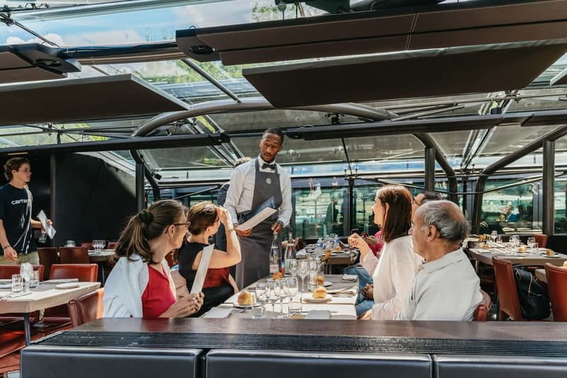 Paris: 2-Hour River Seine Lunch Cruise with 3-course-menu - Entering the boat at the Eiffel Tower: start where Paris looks best