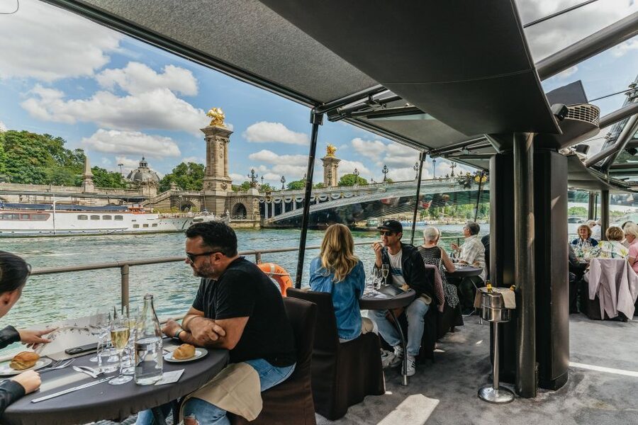Paris: 2-Hour River Seine Lunch Cruise with 3-course-menu - Should you book this Eiffel Tower Seine lunch cruise?
