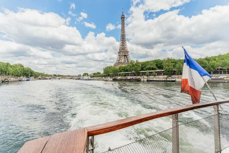 Paris: 2-Hour River Seine Lunch Cruise with 3-course-menu - The 3-course à la carte lunch and drinks: what’s actually included