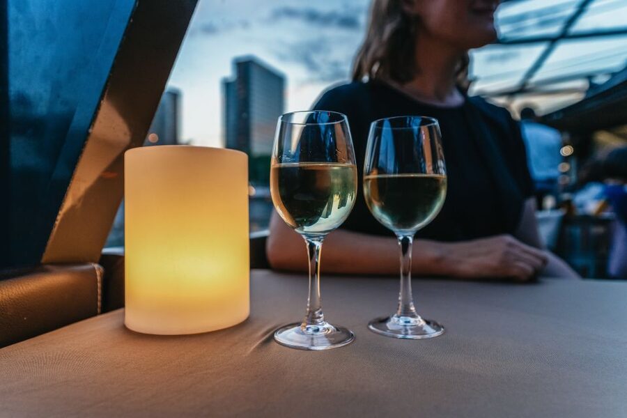 Paris: 3-Course-Dinner Cruise on the Seine with live music - The Seine Route: Landmarks You’ll See Lit Up