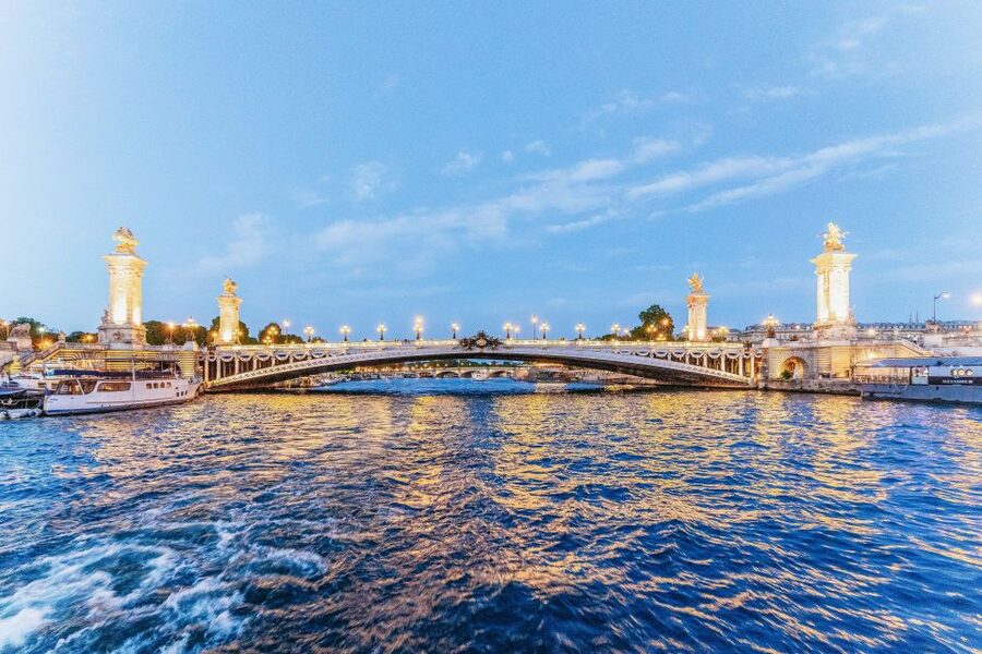 Paris: 3-Course-Dinner Cruise on the Seine with live music - The 3-Course à-la-carte Dinner: What You Actually Get