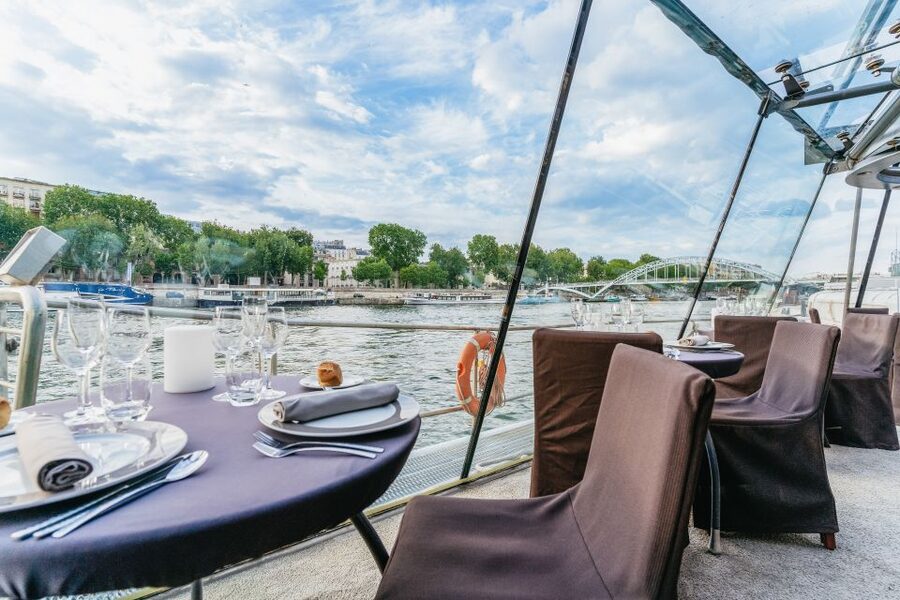 Paris: 3-Course-Dinner Cruise on the Seine with live music - Boarding at Port de la Bourdonnais by the Eiffel Tower