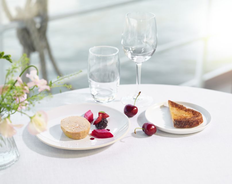 Paris: 3-Course-Dinner Cruise with Wine on the Seine River - The Paris river route: monuments you’ll see without walking miles