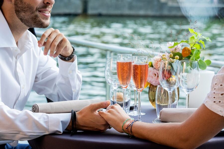 Paris: 3-Course-Dinner Cruise with Wine on the Seine River - Food choices: vegetarian requests, picky eaters, and kid reality