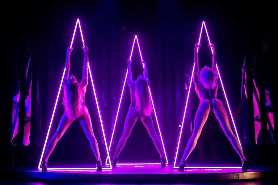 Paris: 3-Course Dinner & Show at Paradis Latin Cabaret - Pre-Show Dinner: Prestige vs Gustave Eiffel by Guy Savoy