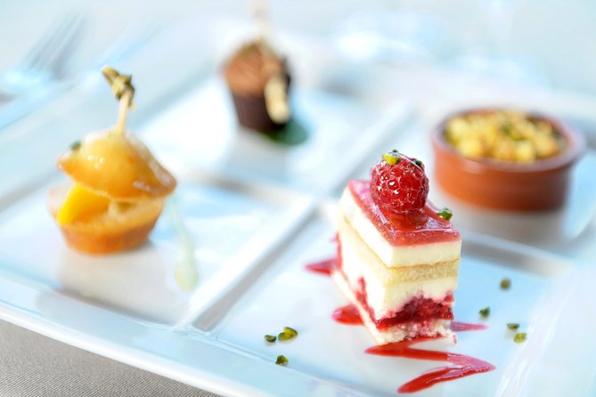 Paris 3-Course Gourmet Dinner and Sightseeing Seine River Cruise - Service, Entertainment, and the Vibe at 7:00 PM