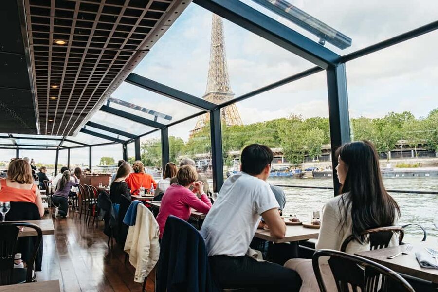 Paris : 3-Course Gourmet Dinner Cruise on Seine River - Should you book this Paris Seine dinner cruise?