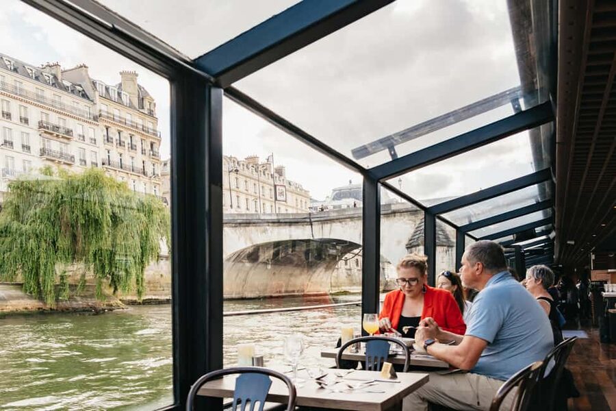 Paris : 3-Course Gourmet Dinner Cruise on Seine River - Picking the best sailing time: 6:45 PM versus 9:15 PM