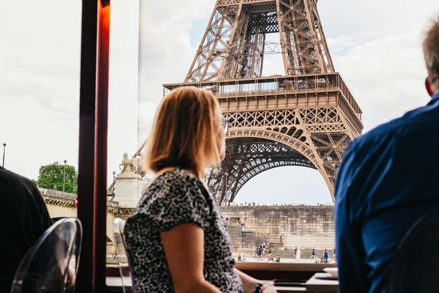 Paris: 3-Course Italian Meal Seine Cruise - What the cruise feels like on the water