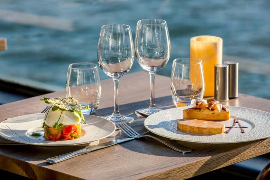 Paris: 3-Course Lunch Cruise on the River Seine - The Three-Course Lunch: What You Can Expect to Eat